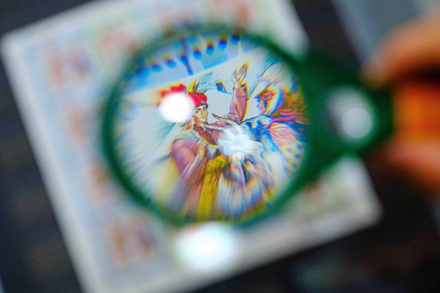 Филателисты Днепра показали сокровища своих коллекций