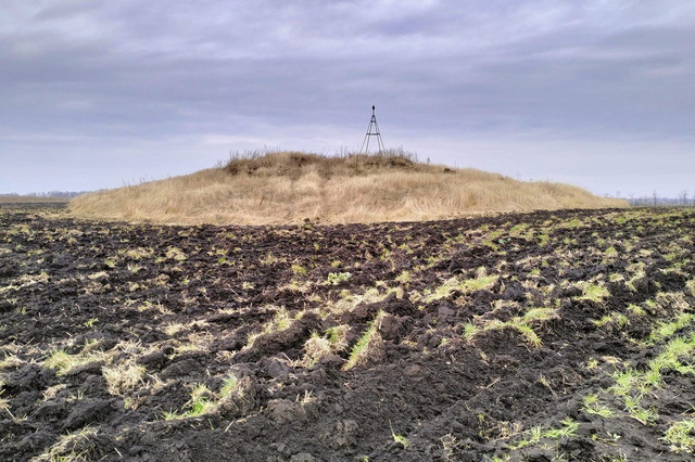 Иллюстративное фото. На Днепропетровщине судили тракториста, который разрушил часть кургана