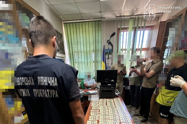 Обвиняется житель Кривого Рога, продававший гуманитарные авто, ввезенные из-за границы для ВСУ