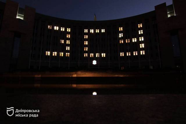 На мэрии Днепра традиционно ко Дню защитников и защитниц Украины ярко засветилась надпись «ЗСУ»