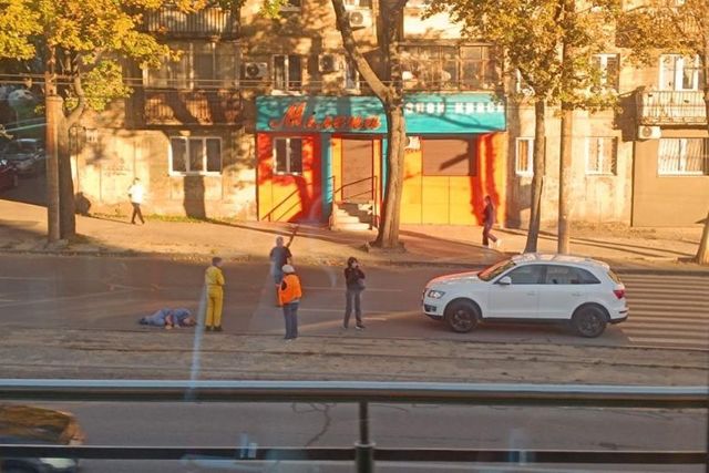 В Днепре по проспекту Богдана Хмельницкого Audi сбила 35-летнюю женщину