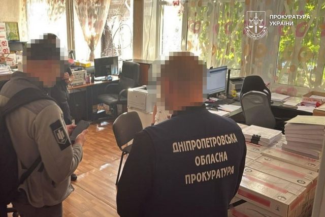 Требовали «дань» с подчиненных, угрожая лишением премий — на Днепропетровщине будут судить четырех полицейских