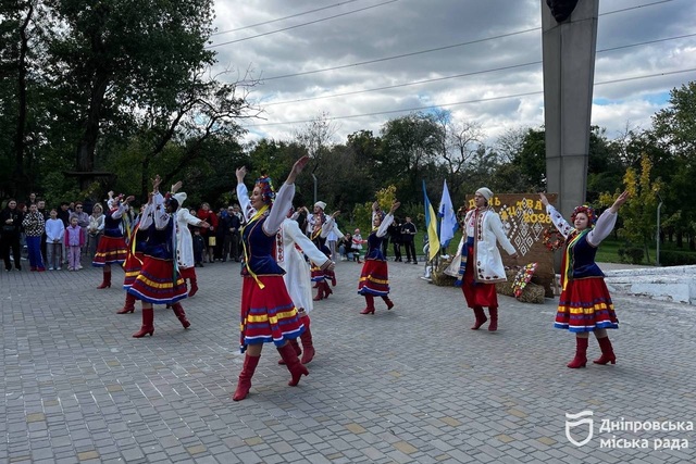 Казацкие традиции, 11 локаций и борщ: в Днепре отметили День казачества