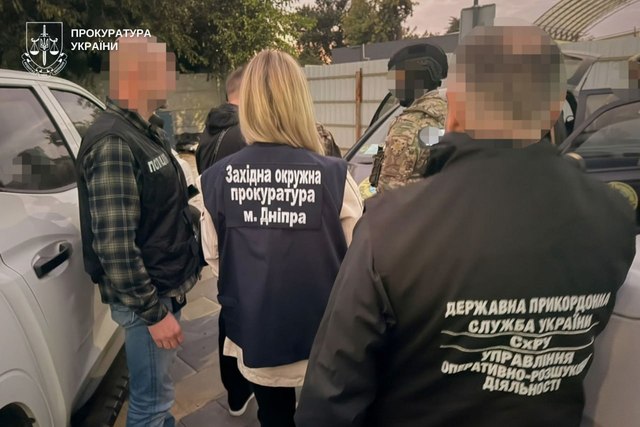 За $11,5 тыс обещали беспрепятственный побег в Румынию: сообщено о подозрении организаторам схемы избегания мобилизации