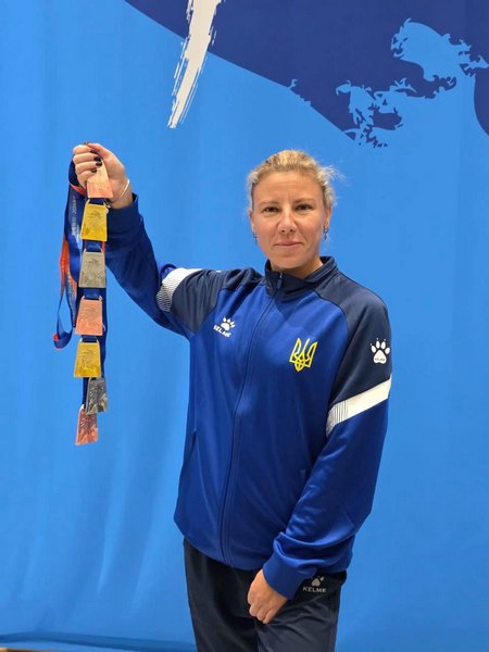 Днепровская спортсменка Олеся Матвиенко в составе сборной Украины завоевала семь медалей на Кубке мира по гребле на лодках «Дракон»
