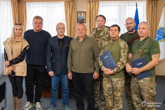 Нагороди за службу й волонтерство: у Дніпрі відзначили захисників України