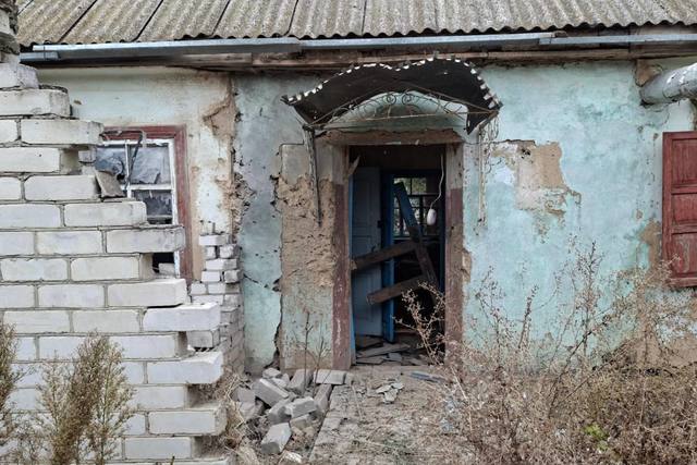 Два человека погибли. Пятеро взрослых и один ребенок ранены. Более 10 раз враг атаковал четыре района беспилотниками и авиабомбами