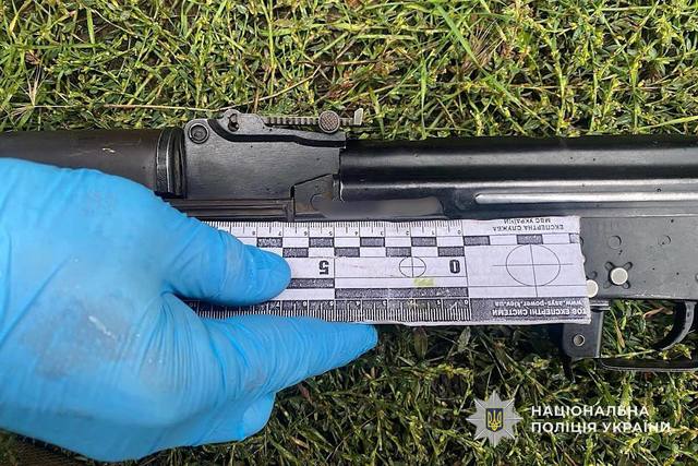 На Днепропетровщине задержали мужчину, который угрожал полицейским гранатой и открыл огонь