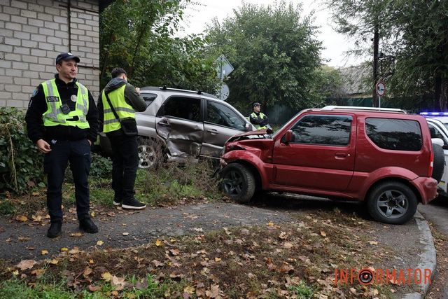 В Днепре на Щепкина столкнулись Suzuki и Kia: есть пострадавший, работает следователь по ДТП