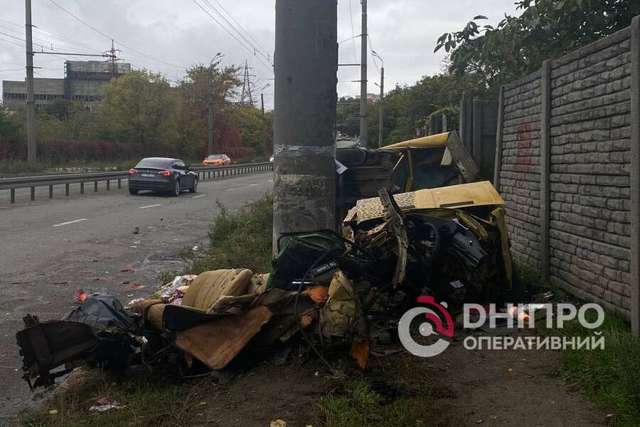 ВАЗ разорвало, водитель погиб: в Днепре на Гальченко произошла жуткая ДТП