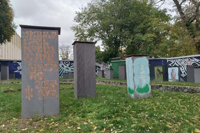 У Дніпрі кам’яна баба заговорила молитвою українського націоналіста!