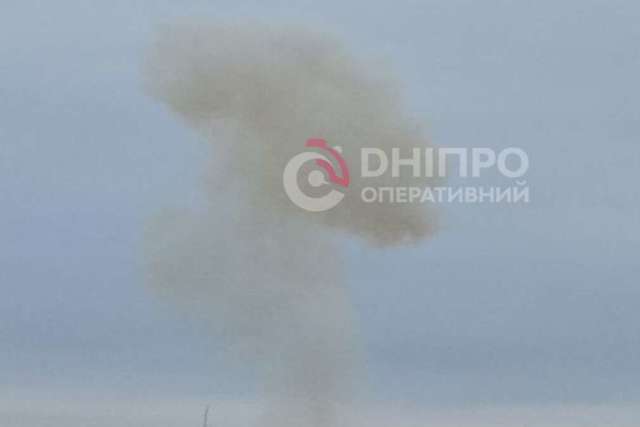 С самого утра враг почти непрерывно атакует Днепр