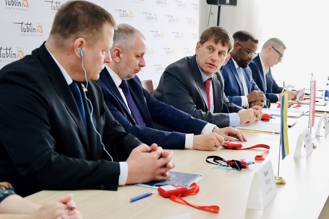 Полтонны медицинского груза, направляющегося в больницы Днепра, и сотрудничество в пяти направлениях. Подробностях побратимства Днепра с Гранд-Рапидсом (США)