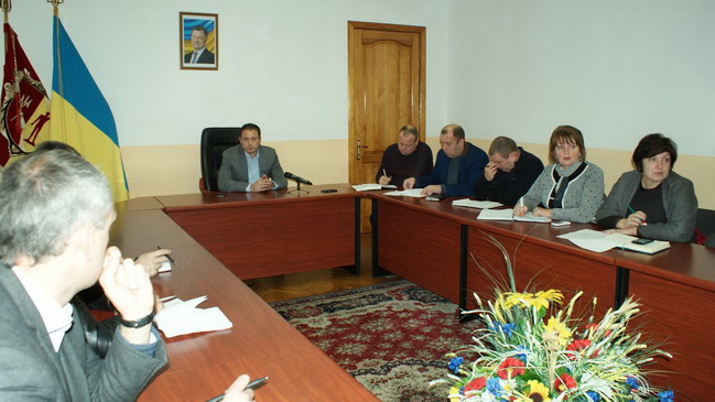 В Каменском обсудили ход уборки города от опавший листвы