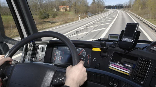 Автотранспортные предприятия Каменского стали перевозить больше грузов и пассажиров