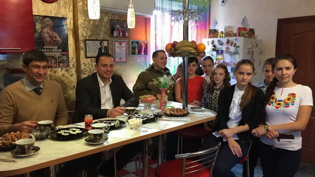 Руководители Каменского городского совета посетили детский дом семейного типа