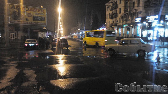 Тройное ДТП произошло на Майдане Героев в Каменском