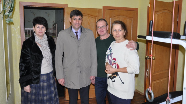 В Каменском помогут решить жилищный вопрос детскому дому семейного типа