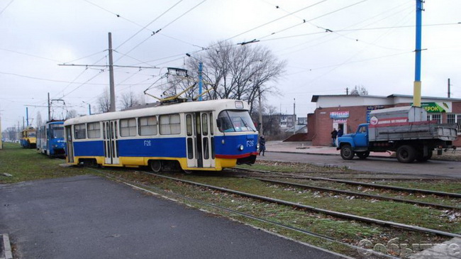 В Каменском на проспекте Юбилейном сошел с рельс трамвайный вагон