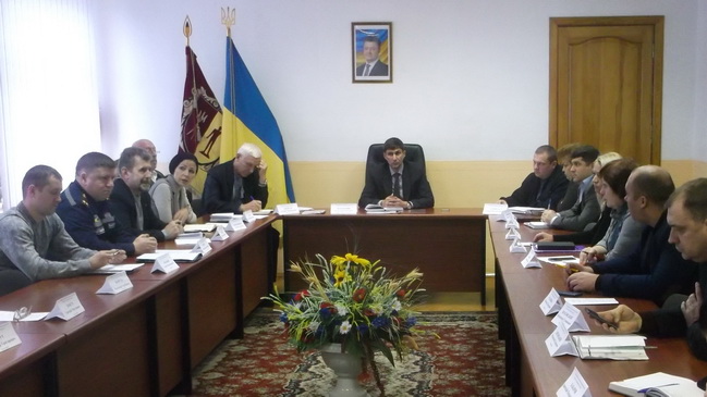 Міська влада Кам'янського зобов'язала Укртелеком накрити люками всі свої колодязі