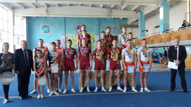 Чоловіча четвірка акробатів із Кам`янського завоювала три призових місця на чемпіонаті України