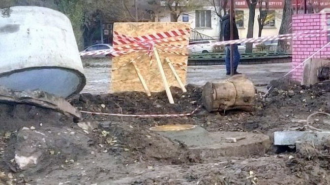 Гибель мужчины в ливневом колодце в Каменском: как идет расследование