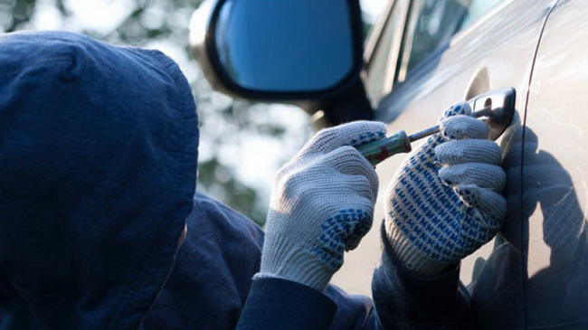 Поліцейські Кам'янського оперативно розшукали викрадений автомобіль