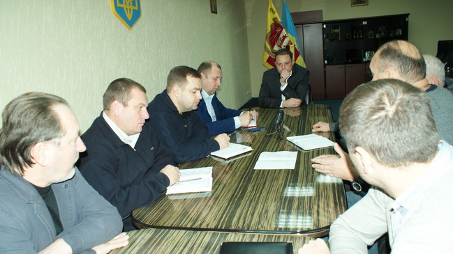 Подрядчики обещают оперативно завершить капремонт проспекта Свободы в Каменском