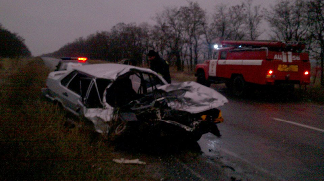 В Томаковском районе ВАЗ столкнулся с КАМАЗом