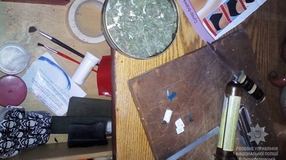 Правоохранители изъяли у каменчанина метамфетамин и марихуану