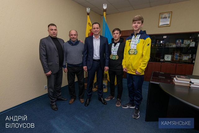 Мэр Андрей Белоусов поздравил кикбоксеров из Каменского с успешным выступлением на чемпионате мира в Ирландии