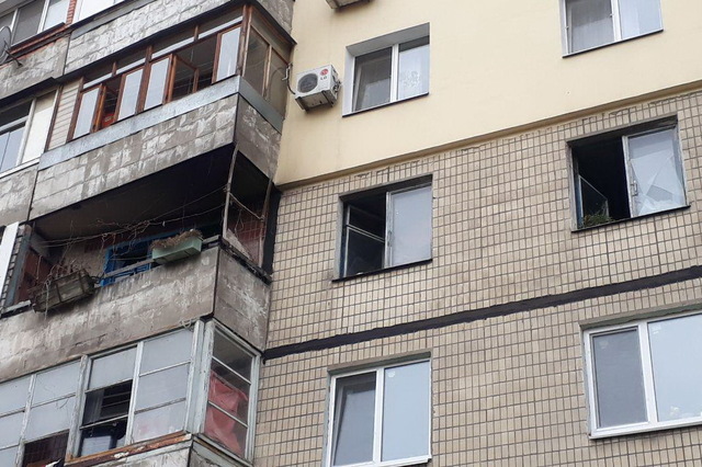 В Днепре на проспекте Героев горела квартира: женщину забрала скорая