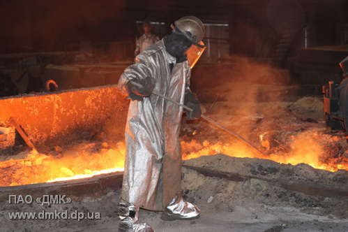 На ДМК після тривалого простою домена піч випустила перші 70 тонн чавуну