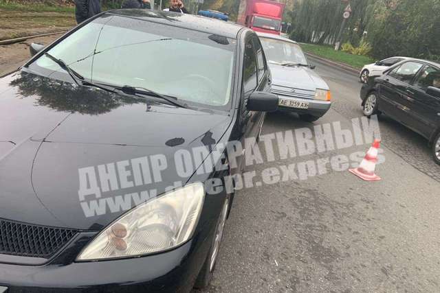 В Днепре на Каруны ЗАЗ врезался в Mitsubishi: видео момента ДТП
