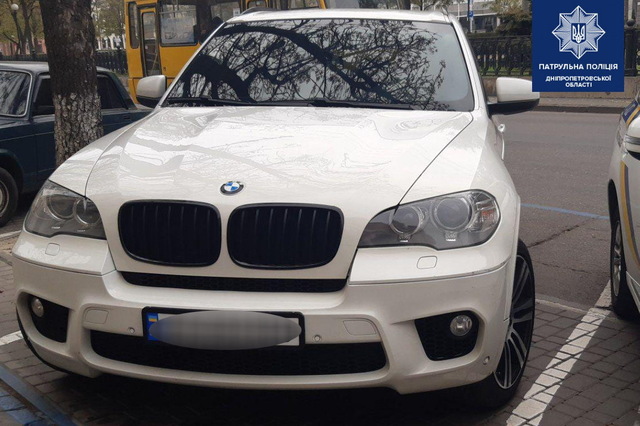 Патрульные обнаружили 2 BMW с поддельными документами
