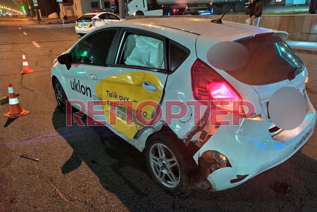 В Днепре во время тройного ДТП пострадала 22-летняя девушка