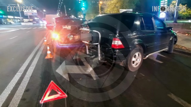 Не реагував на вимоги поліції: у Дніпрі водій Mercedes спричинив декілька ДТП
