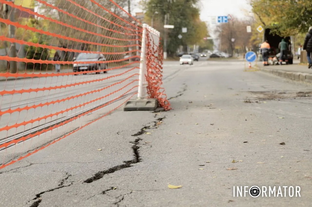 На мосту на вулиці Святослава Хороброго з’явилися тріщини