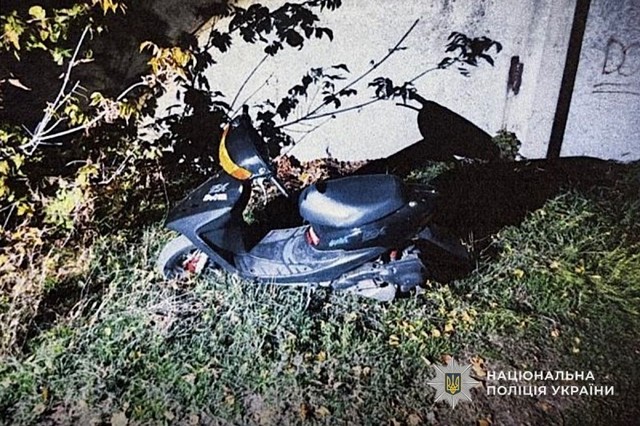 У Дніпрі 15-річний хлопець викрав мопед: поліцейські повідомили неповнолітньому про підозру