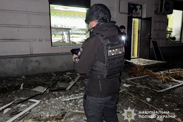 Враг атаковал Днепр беспилотниками: полиция работает на месте вражеского обстрела