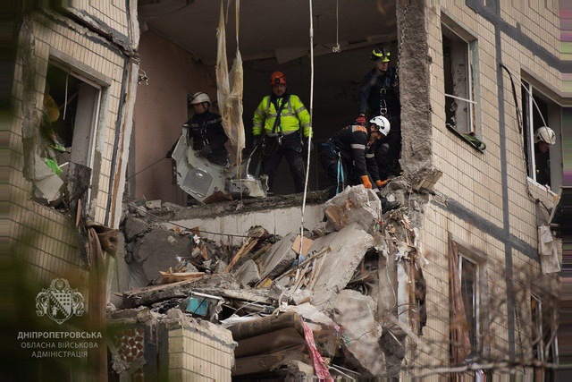 Зросла кількість загиблих внаслідок російського удару по 9-поверхівці у Дніпрі