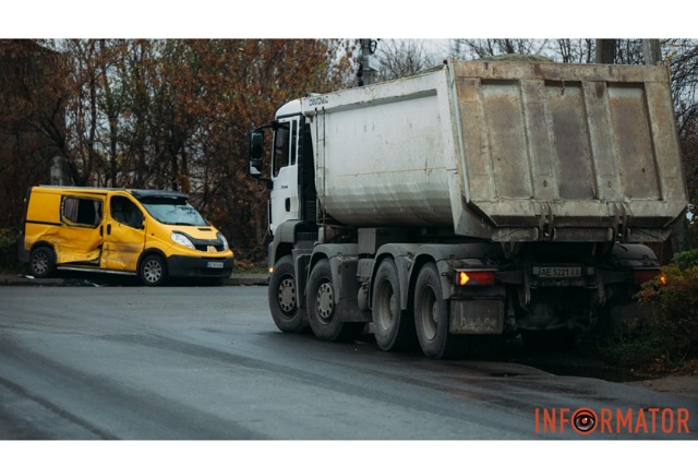У Дніпрі на Вітчизняній зіткнулися Renault та MAN