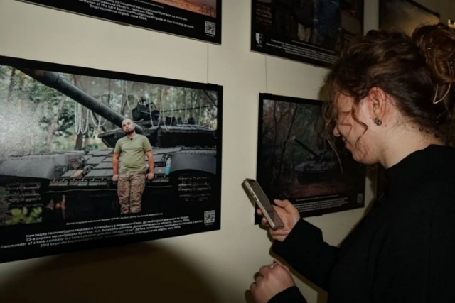 У Дніпрі показали правду про життя на передовій