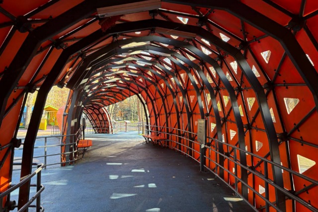 У Дніпрі оновили дитячий та інклюзивний майданчики у сквері Героїв