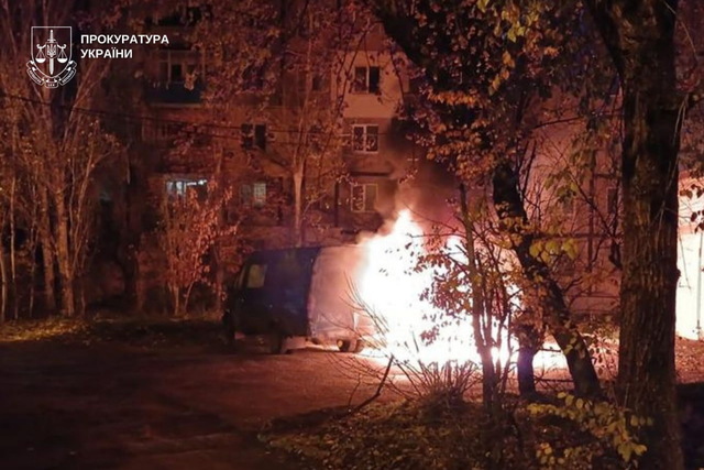 У Дніпрі 21-річний хлопець підпалював елітні авто на замовлення