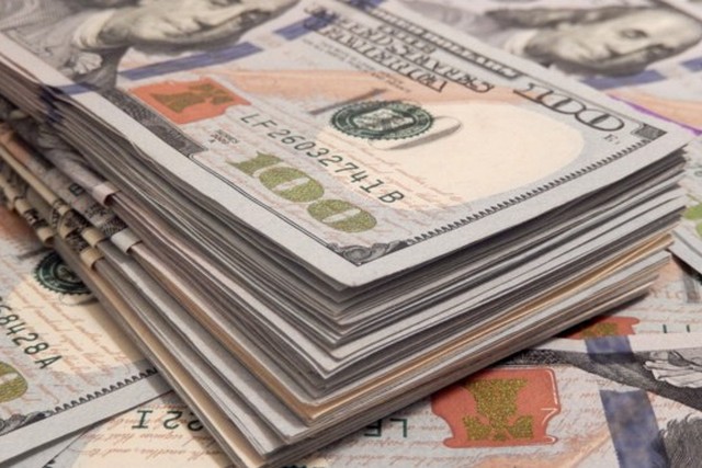 Курс валют в Україні: очікується непростий тиждень, що робити з доларом