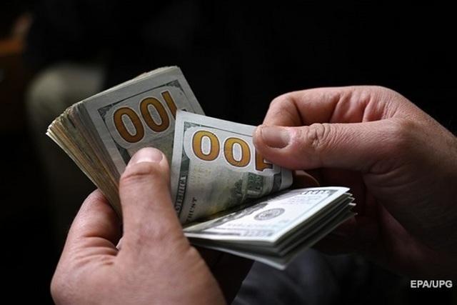 Покупать или продавать доллары в Украине до конца ноября: эксперты дали новые советы