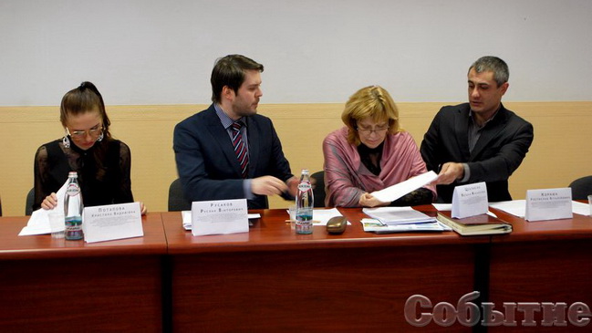 Платные услуги от государства, рейдерство и флешки по 1,5 тыс гривен - Минюст в Каменском рассказал о нововведениях