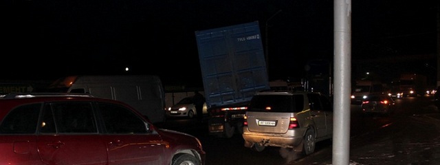 ДТП: На Янтарной фура потеряла контейнер