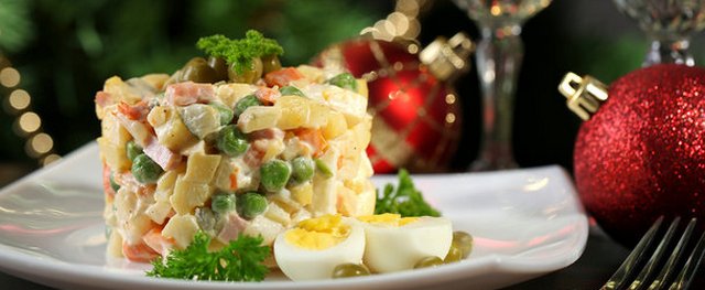 Порция салата подорожала почти на четверть и теперь стоит около 15 грн. Фото: из архива Индекс оливье-2017: как за год подорожало главное новогоднее блюдо, цены на ингредиенты и прогноз